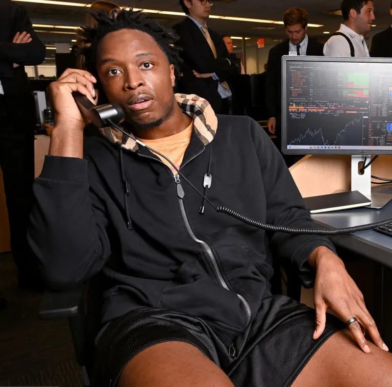 星空体育在线登录-为了慈善！阿奴诺比现身曼哈顿大厦为慈善活动筹集善款