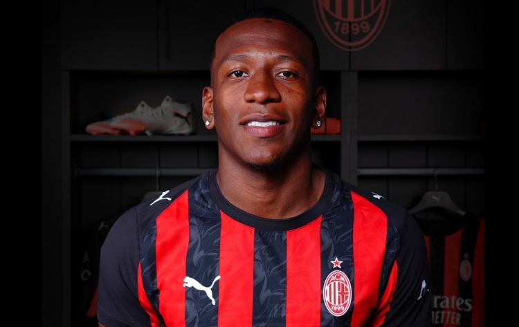 星空体育官网-跟队记者：埃斯图皮尼安的身体状况良好，明天重新参与米兰合练