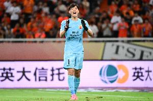 星空体育在线登录-颜骏凌：34岁没感觉到自己身体机能下降，海港、申花竞争是好事