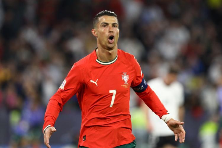 星空体育在线登录-争做最长的河！C罗为葡萄牙国家队出战23个赛季里每个赛季均破门