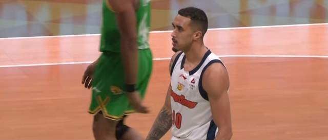 星空体育在线登录-生涯之夜！奎因12中10轰30分成客场消声器，一人得分超辽宁三外援