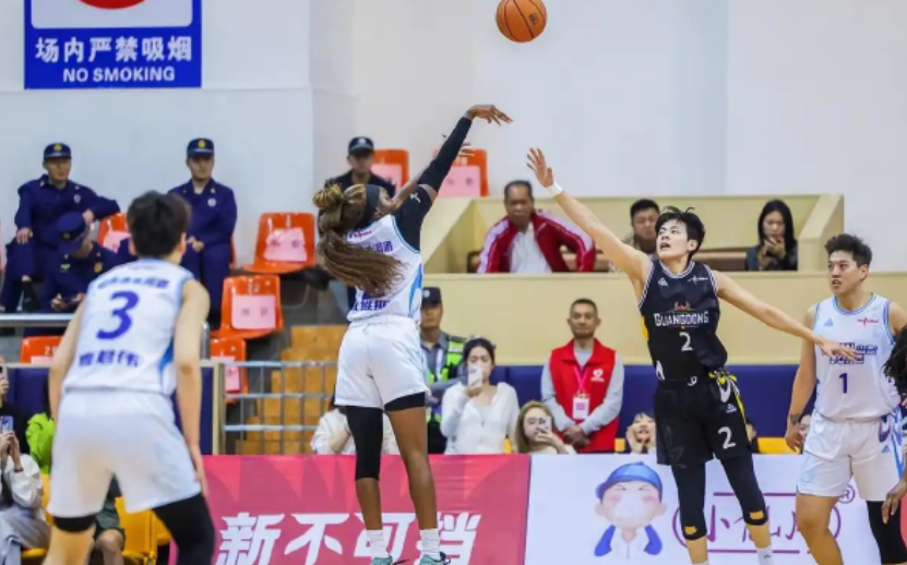 星空体育在线登录-张子宇10分!山东女篮力擒广东,帕克两双数据,终结对手14连胜!