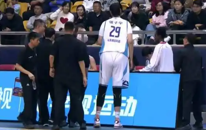 星空体育在线登录-张子宇10分!山东女篮力擒广东,帕克两双数据,终结对手14连胜!