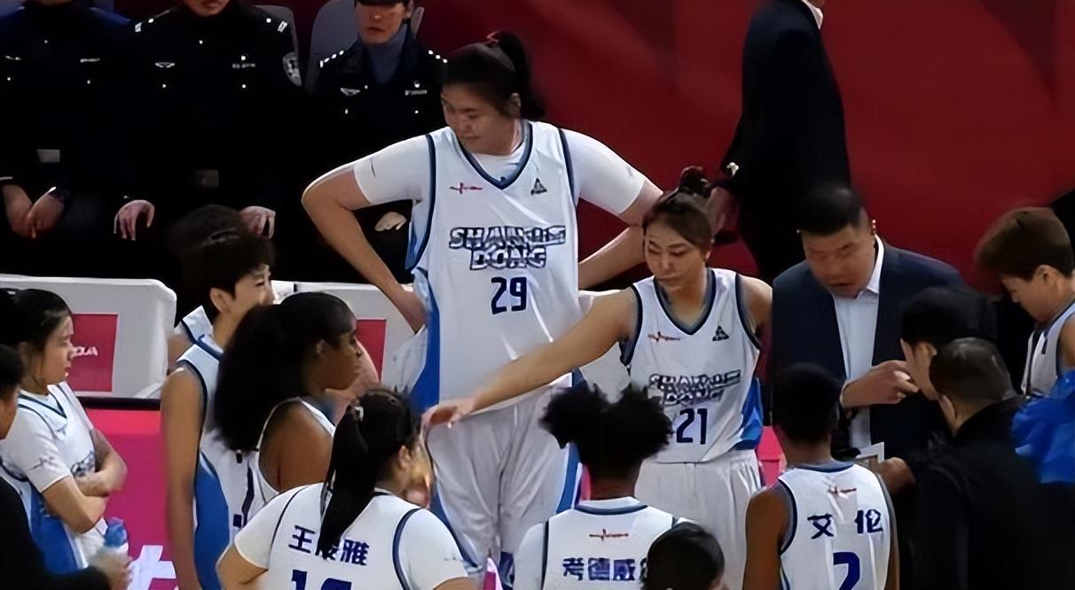 星空体育在线登录-张子宇10分!山东女篮力擒广东,帕克两双数据,终结对手14连胜!