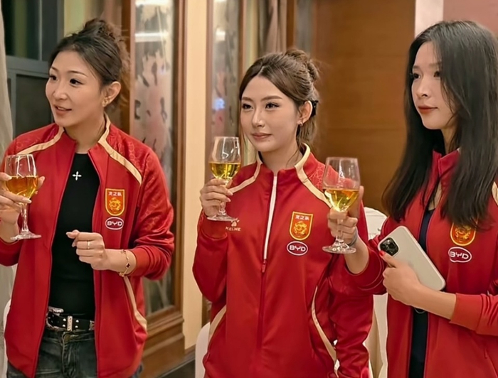 星空体育官方入口-得花钱买票!中日男足决战来了,安东尼奥有预案,拜合拉木引热议|U23|国足|乌兹别克足球|中国亚洲杯|中国男足_新浪体育_新浪新闻