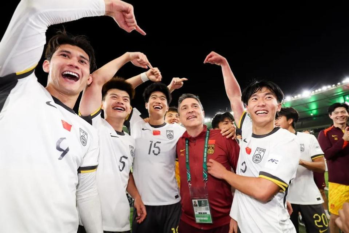 星空体育官方入口-得花钱买票!中日男足决战来了,安东尼奥有预案,拜合拉木引热议|U23|国足|乌兹别克足球|中国亚洲杯|中国男足_新浪体育_新浪新闻