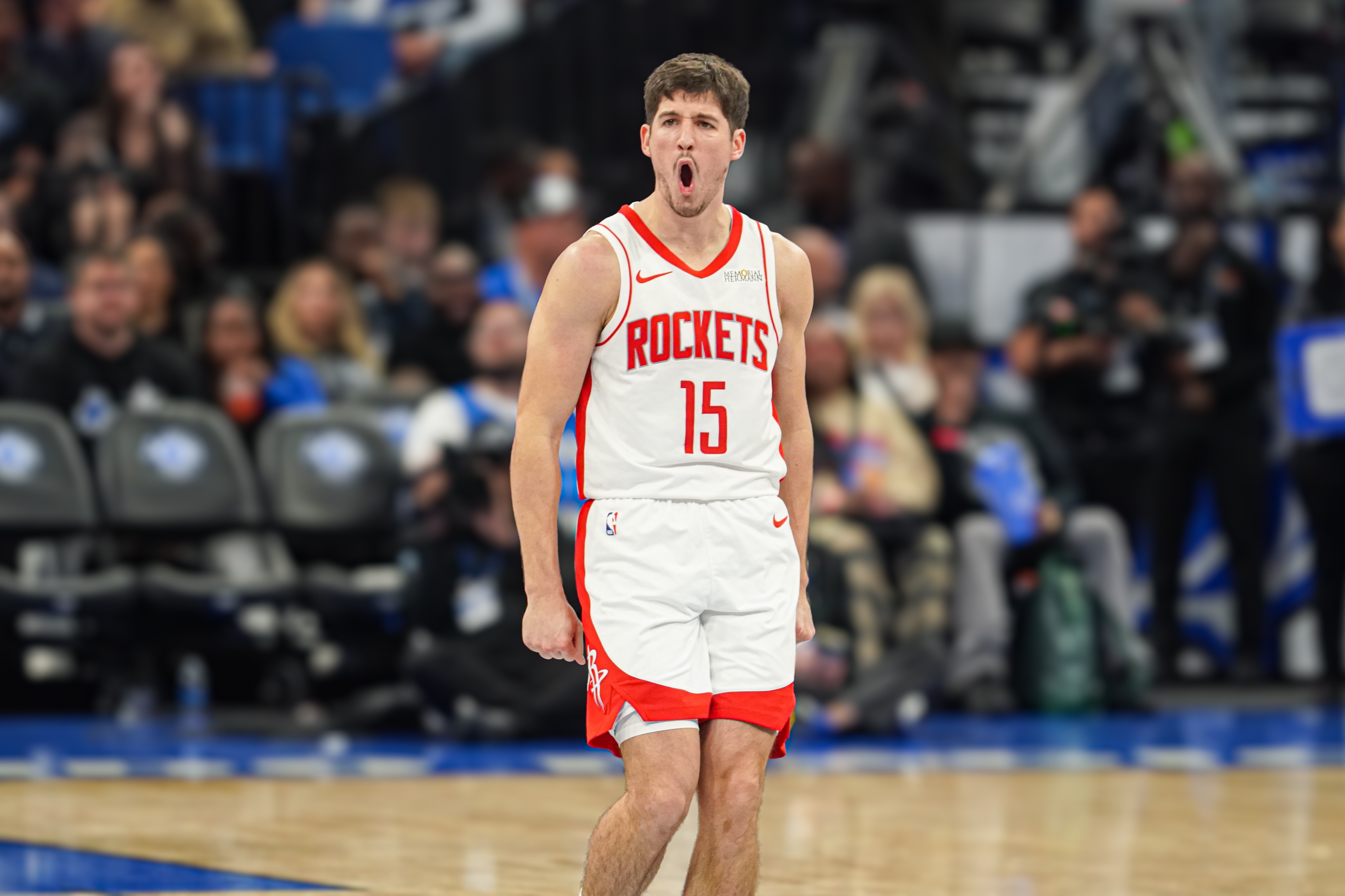 星空体育在线登录-乌度卡终于悟了！谢泼德首发&amp;KD减少控运 申京当保姆全队才更高效